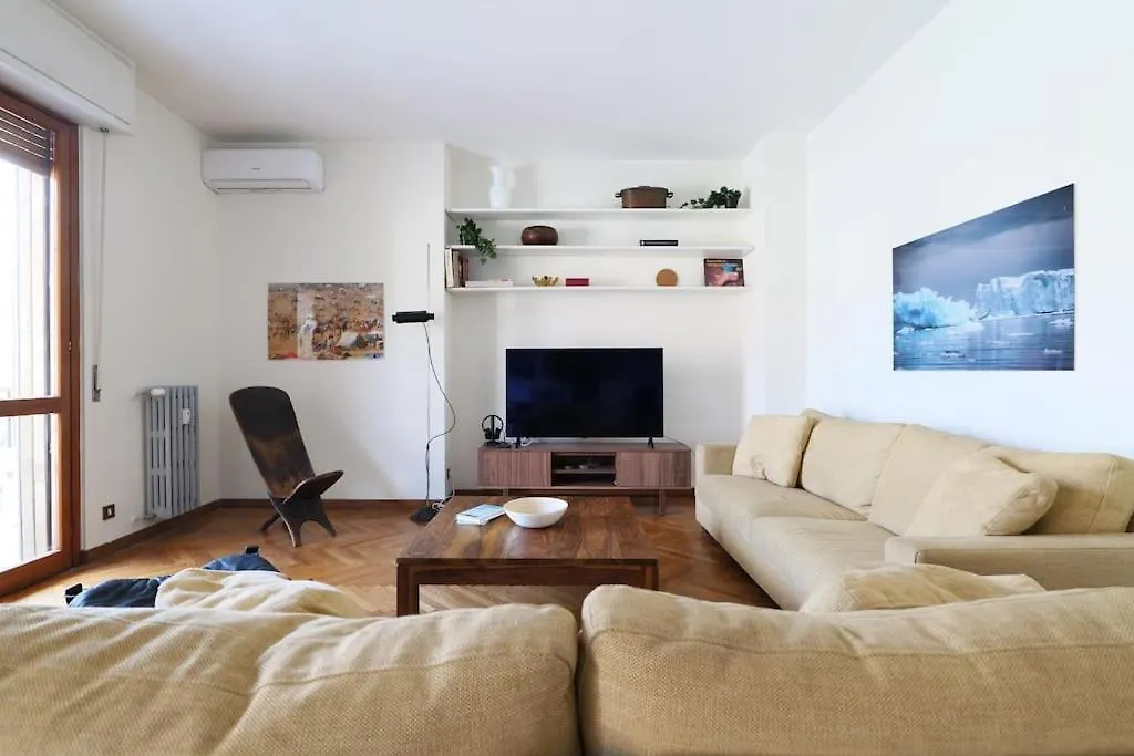 Appartamento Elegante E Spazioso Zona Solari Milan Italy