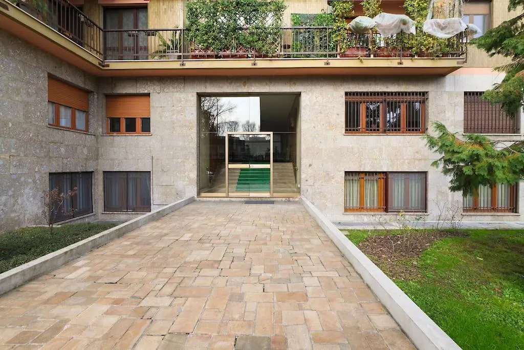 Apartment Appartamento Elegante E Spazioso Zona Solari Milan