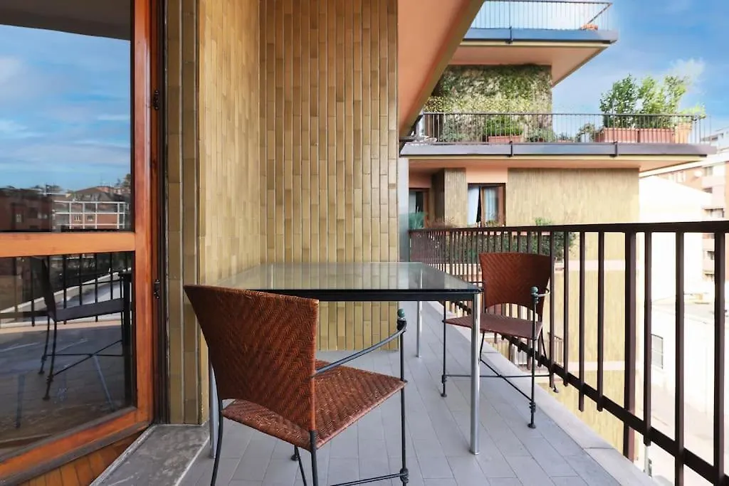 Apartment Appartamento Elegante E Spazioso Zona Solari Milan Italy